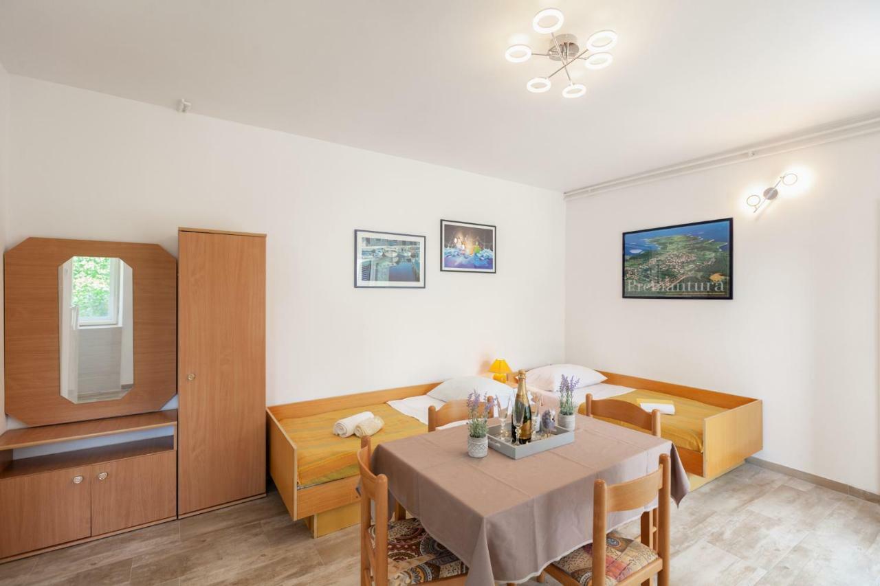 Apartment Ema Premantura Eksteriør billede