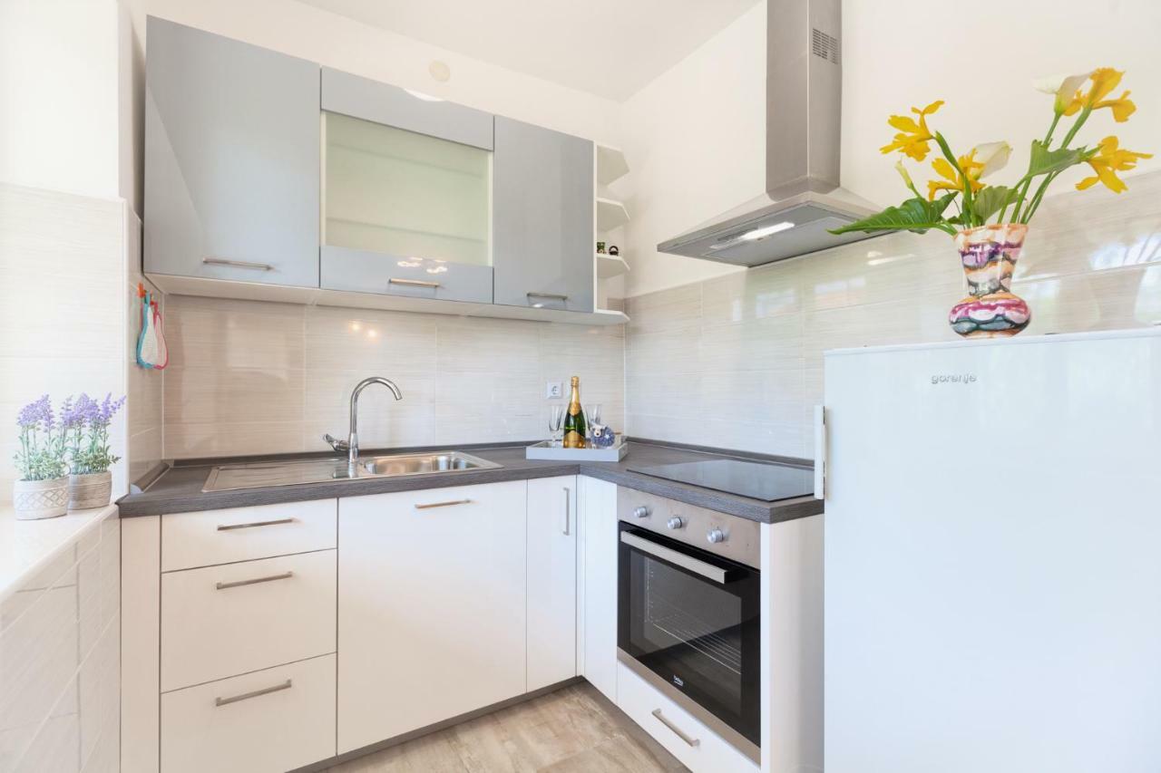 Apartment Ema Premantura Eksteriør billede